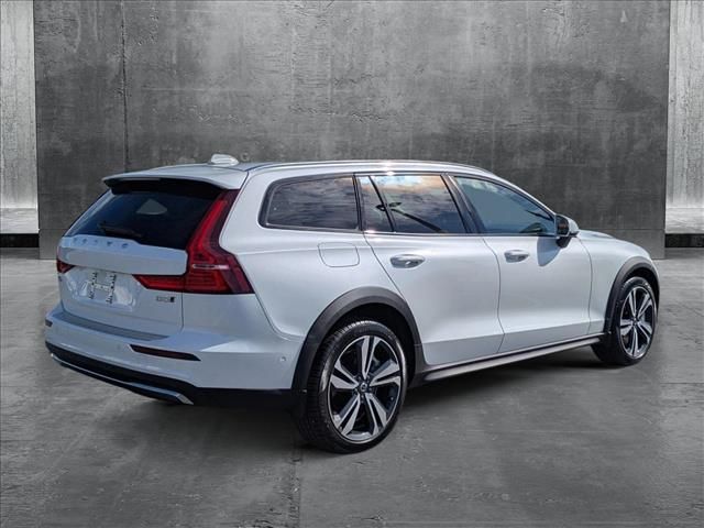 2023 Volvo V60 Cross Country Plus