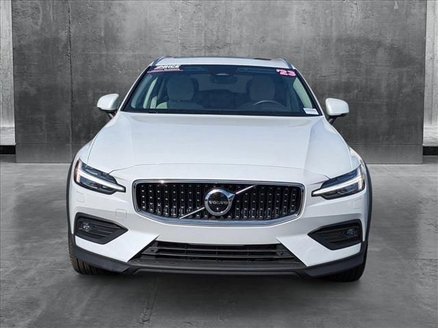 2023 Volvo V60 Cross Country Plus