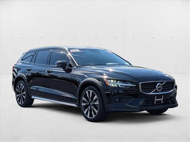 2023 Volvo V60 Cross Country Ultimate