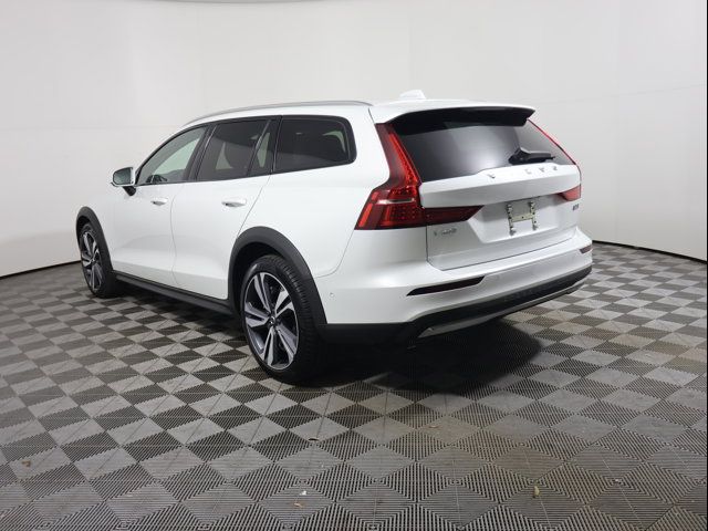 2023 Volvo V60 Cross Country Plus