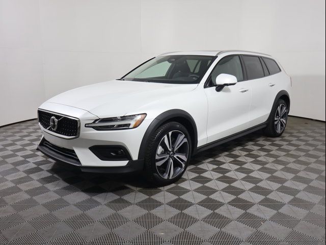 2023 Volvo V60 Cross Country Plus