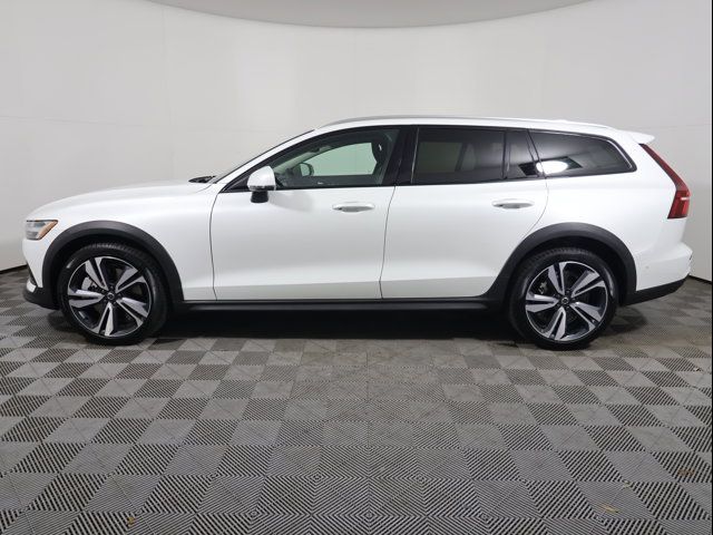 2023 Volvo V60 Cross Country Plus