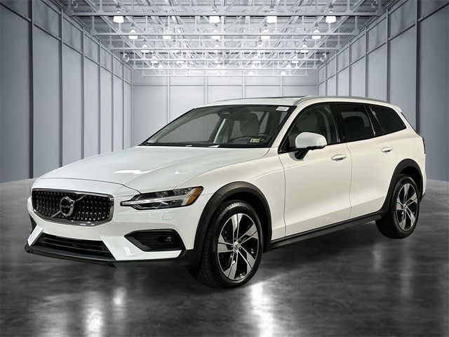 2023 Volvo V60 Cross Country Plus