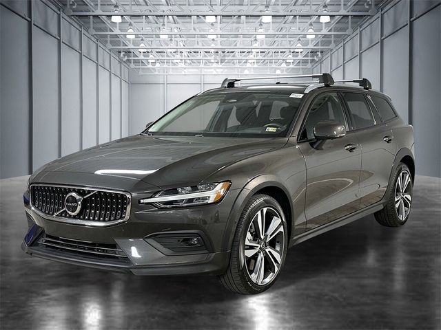 2023 Volvo V60 Cross Country Plus