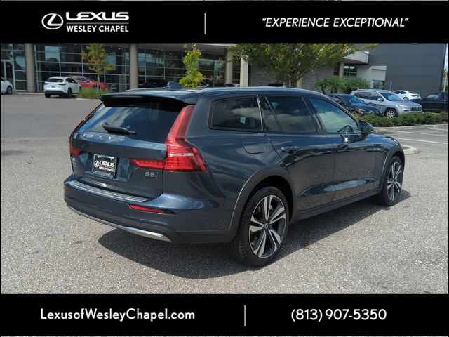 2023 Volvo V60 Cross Country Plus