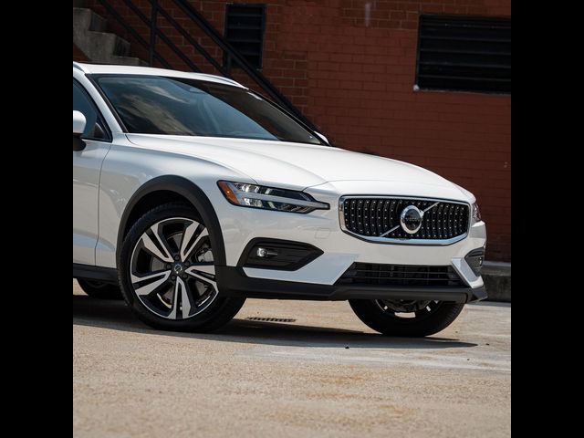 2023 Volvo V60 Cross Country Plus