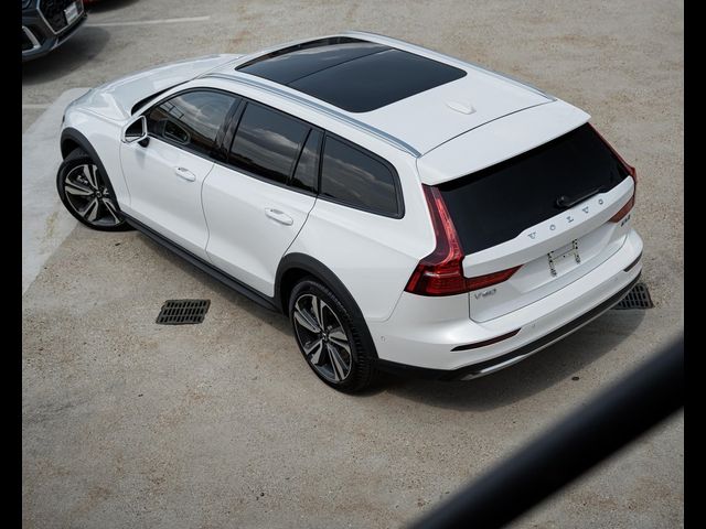 2023 Volvo V60 Cross Country Plus