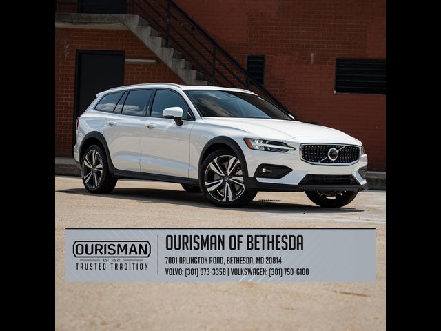 2023 Volvo V60 Cross Country Plus