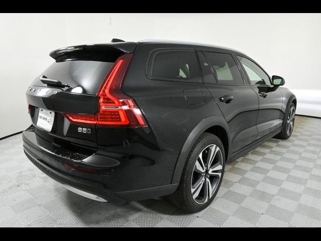 2023 Volvo V60 Cross Country Plus