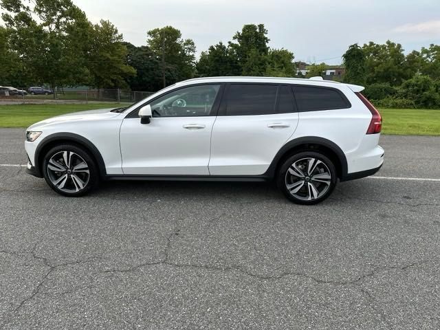 2023 Volvo V60 Cross Country Plus