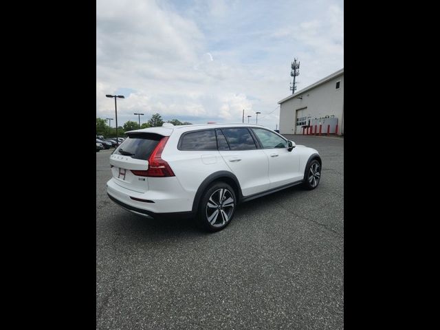 2023 Volvo V60 Cross Country Plus