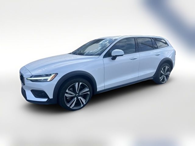 2023 Volvo V60 Cross Country Plus