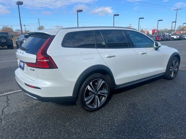 2023 Volvo V60 Cross Country Plus