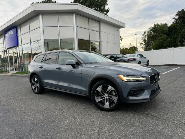 2023 Volvo V60 Cross Country Plus