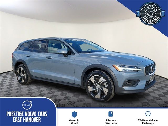 2023 Volvo V60 Cross Country Plus