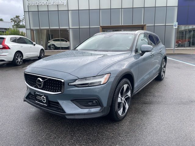 2023 Volvo V60 Cross Country Plus