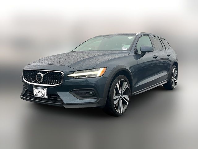 2023 Volvo V60 Cross Country Plus