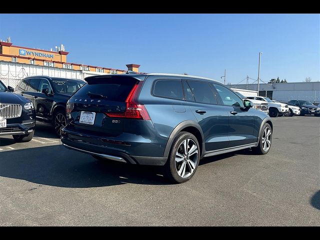 2023 Volvo V60 Cross Country Plus