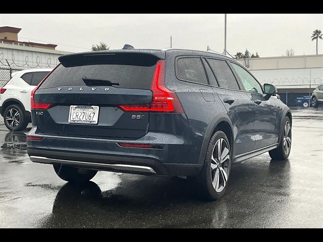 2023 Volvo V60 Cross Country Plus