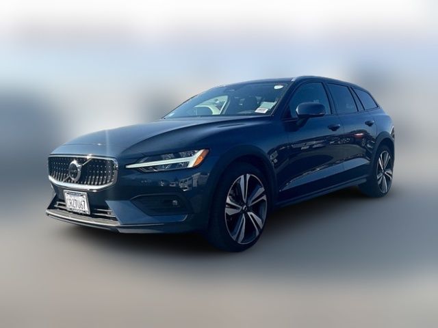 2023 Volvo V60 Cross Country Plus