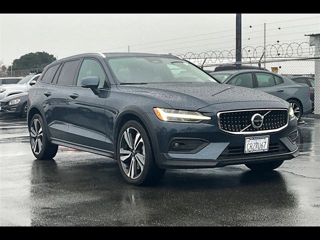 2023 Volvo V60 Cross Country Plus