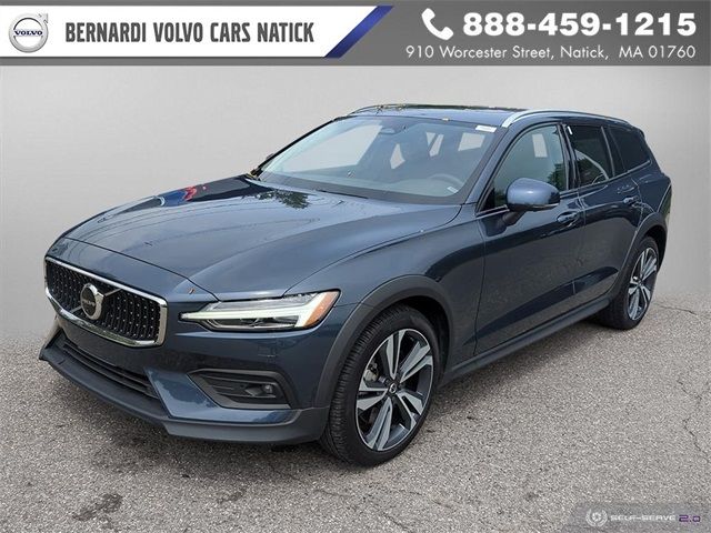 2023 Volvo V60 Cross Country Plus