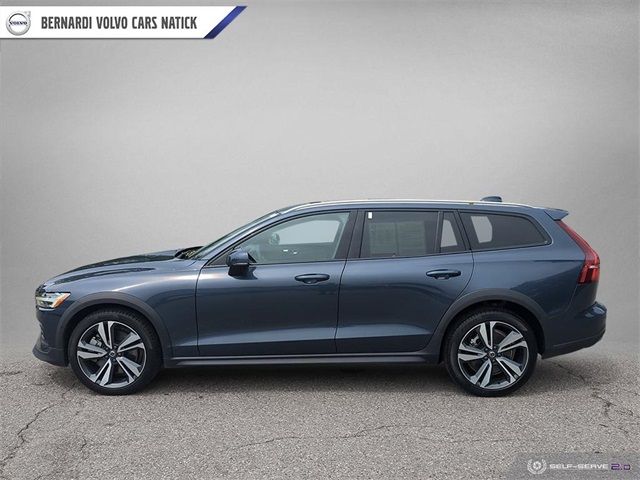 2023 Volvo V60 Cross Country Plus