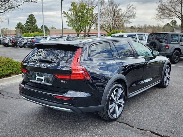 2023 Volvo V60 Cross Country Plus