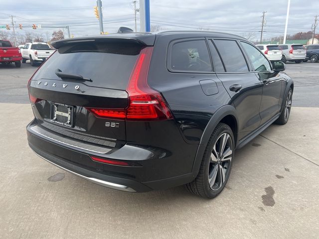 2023 Volvo V60 Cross Country Plus