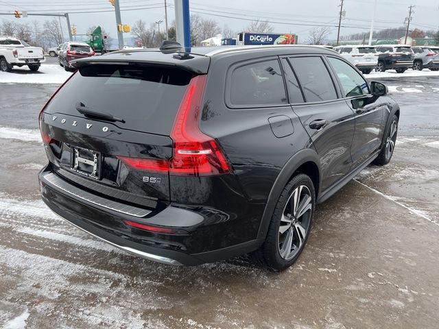 2023 Volvo V60 Cross Country Plus