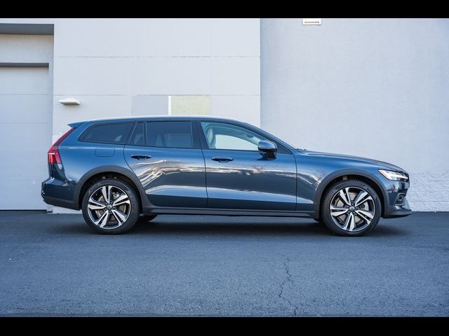 2023 Volvo V60 Cross Country Plus