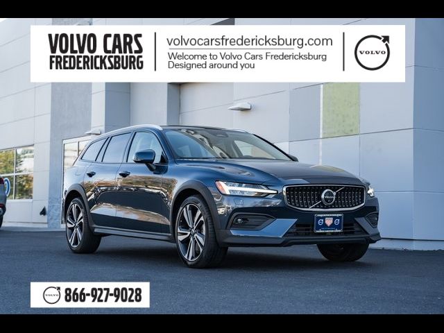 2023 Volvo V60 Cross Country Plus