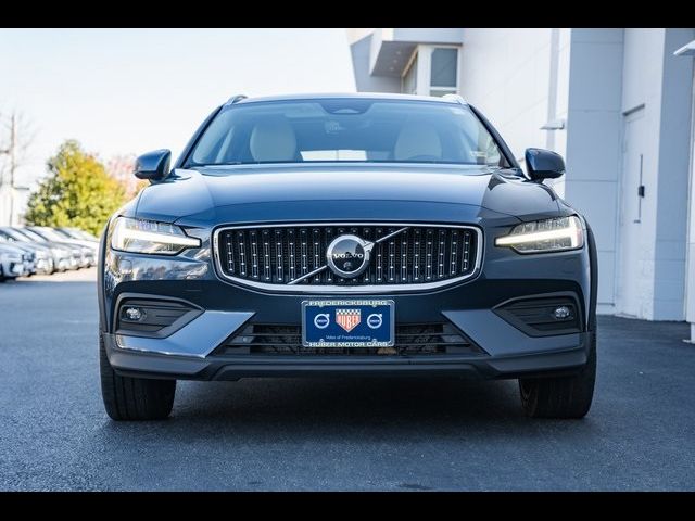 2023 Volvo V60 Cross Country Plus