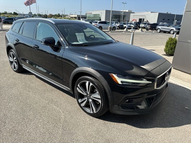 2023 Volvo V60 Cross Country Plus