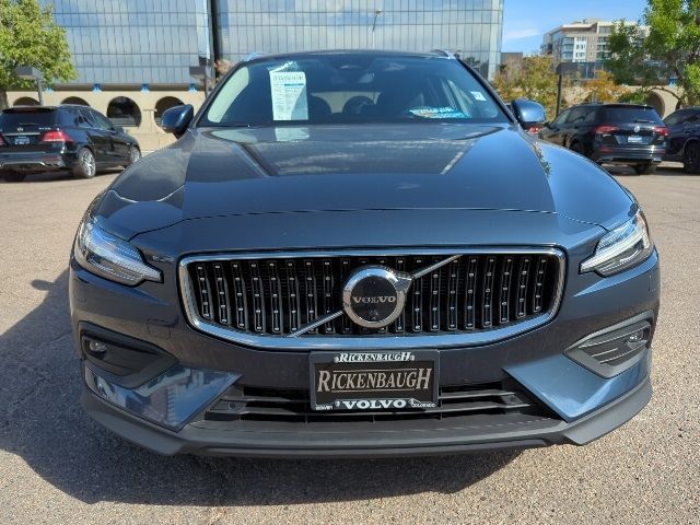 2023 Volvo V60 Cross Country Plus