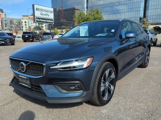 2023 Volvo V60 Cross Country Plus