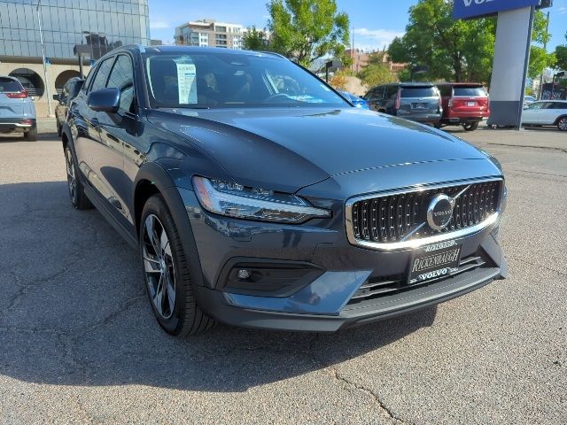 2023 Volvo V60 Cross Country Plus