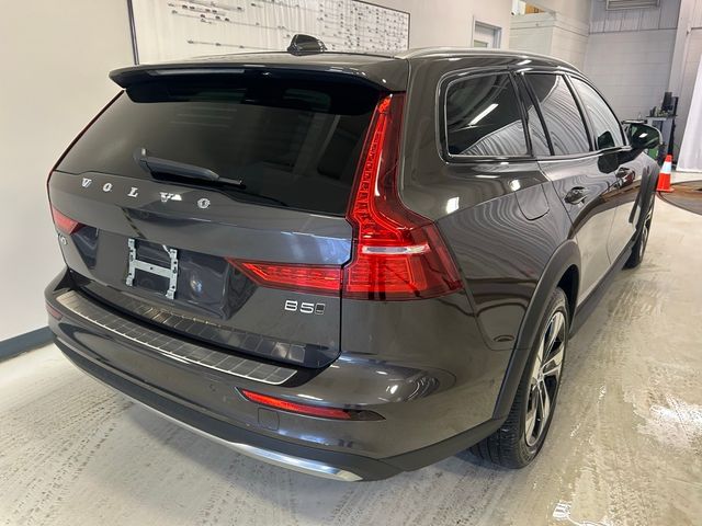 2023 Volvo V60 Cross Country Plus