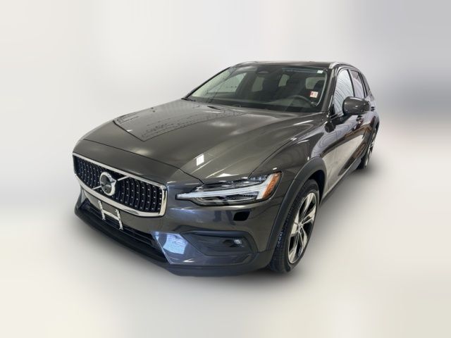 2023 Volvo V60 Cross Country Plus