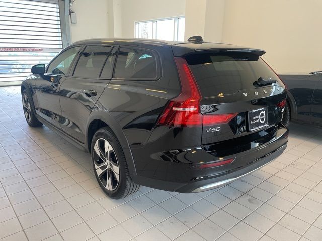 2023 Volvo V60 Cross Country Plus