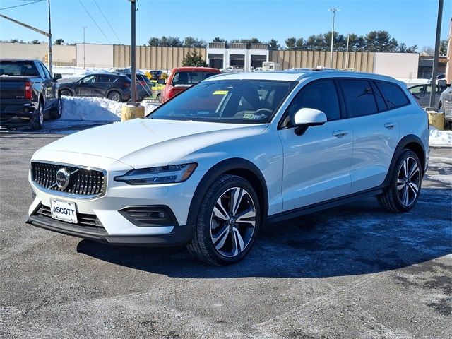 2023 Volvo V60 Cross Country Plus