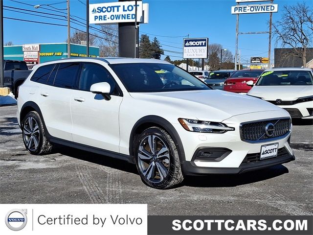 2023 Volvo V60 Cross Country Plus