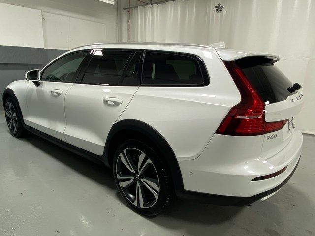 2023 Volvo V60 Cross Country Plus