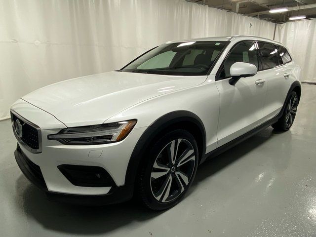 2023 Volvo V60 Cross Country Plus