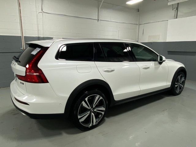 2023 Volvo V60 Cross Country Plus