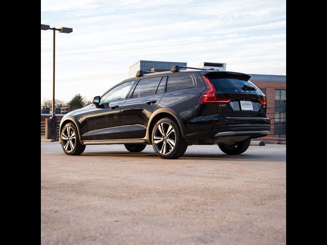2023 Volvo V60 Cross Country Plus