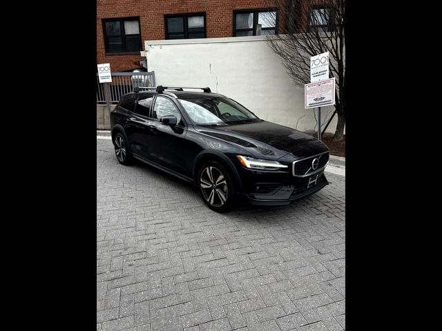 2023 Volvo V60 Cross Country Plus