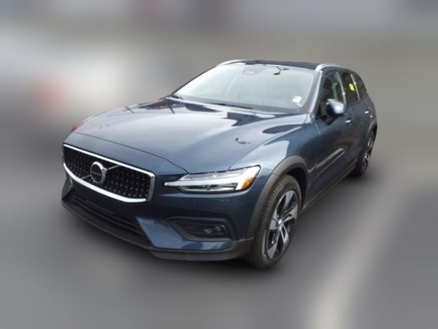2023 Volvo V60 Cross Country Plus