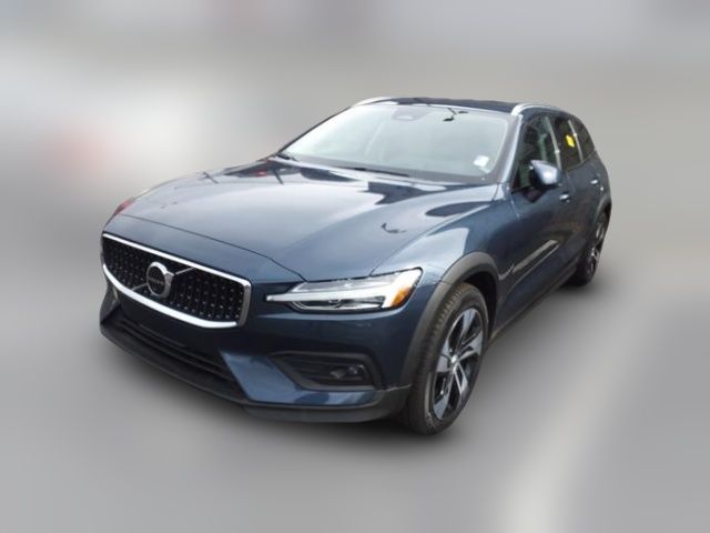 2023 Volvo V60 Cross Country Plus