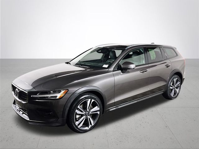 2023 Volvo V60 Cross Country Plus